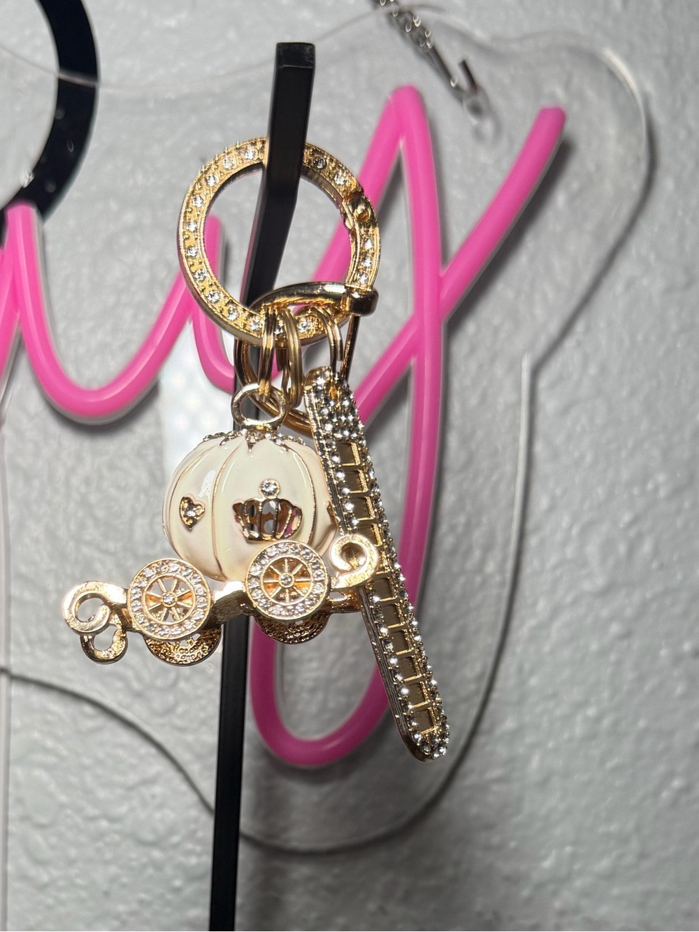 Gold-tone Cinderella Carriage Keychain Charm - Fashion Accessory